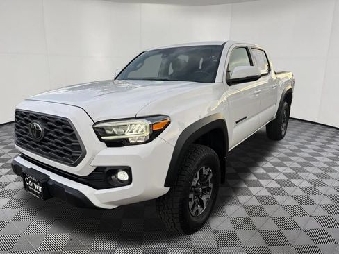 Used 2023 Toyota Tacoma TRD Off-Road w/ Black Out Package (TMS) AWD/4WD image 3