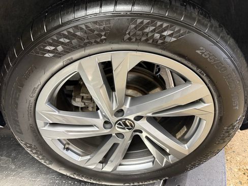 Used 2024 Volkswagen Atlas Cross Sport SEL R-Line image 29