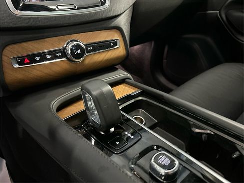 Certified 2024 Volvo XC90 B6 Plus w/ Protection Package Premier image 17