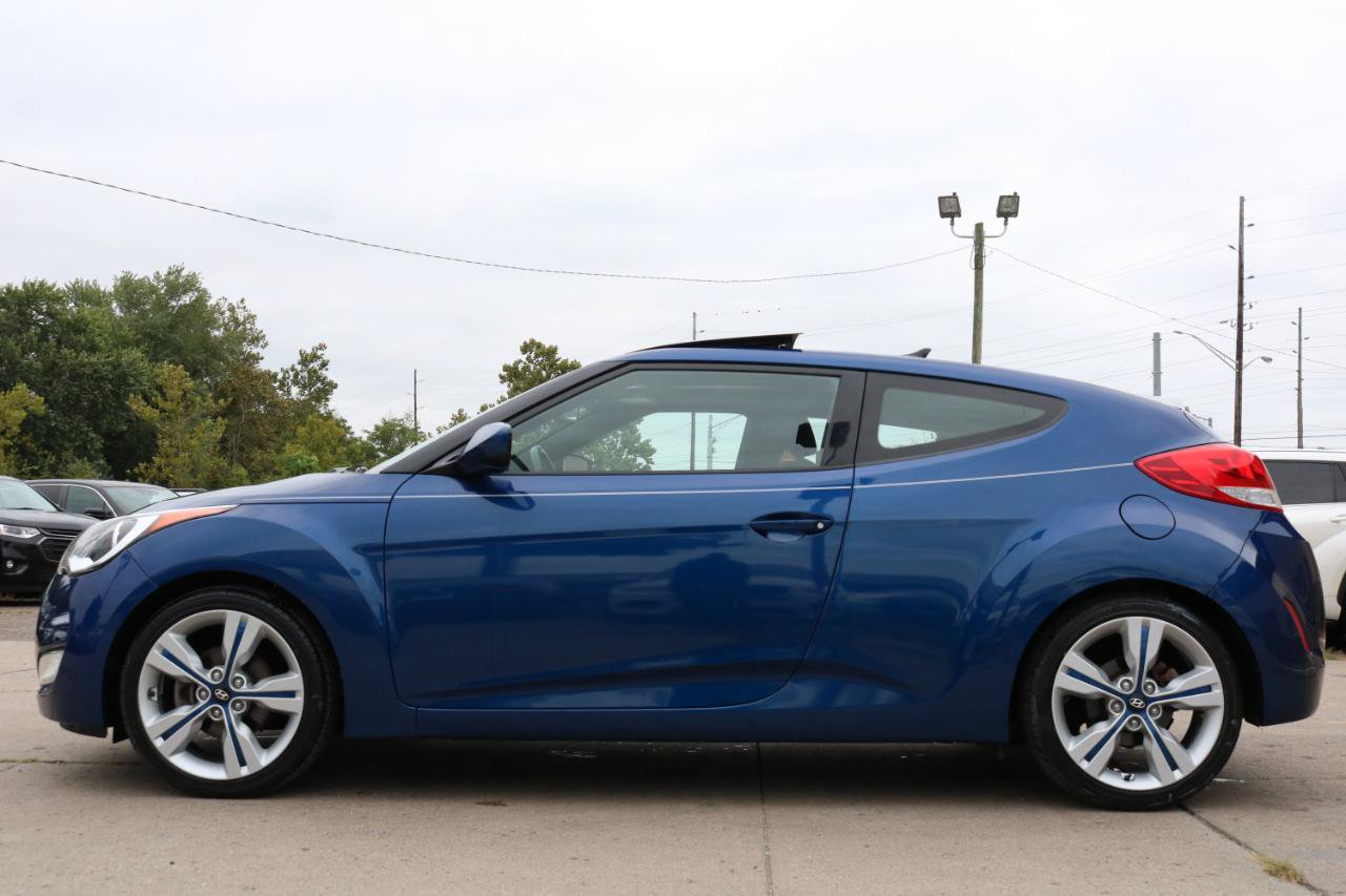 Used 2017 Hyundai Veloster Value Edition FWD image 13