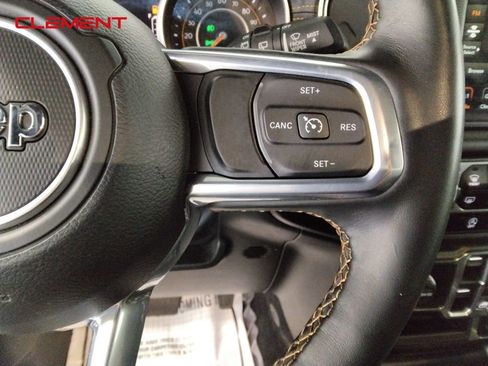 Used 2022 Jeep Wrangler Unlimited Sahara image 13