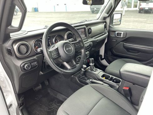 Used 2022 Jeep Gladiator Willys image 10
