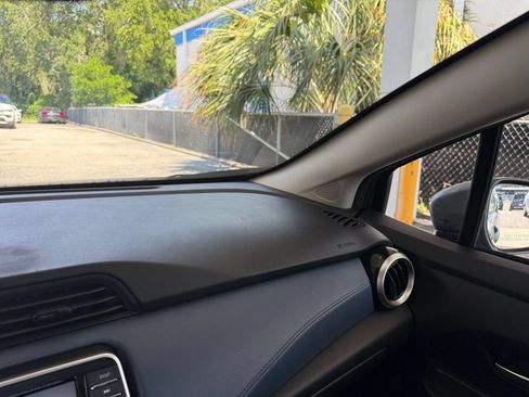 Used 2025 Nissan Versa SV FWD image 33