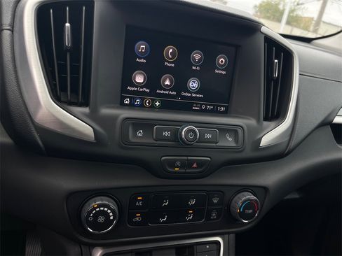 Used 2024 GMC Terrain SLE image 15