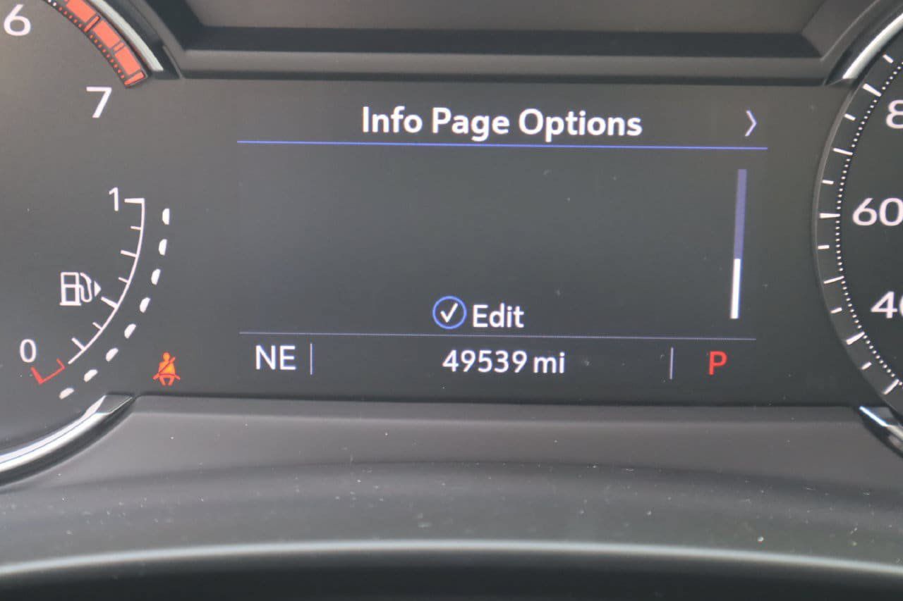 Used 2023 Cadillac XT4 Luxury w/ Cold Weather Package FWD image 11