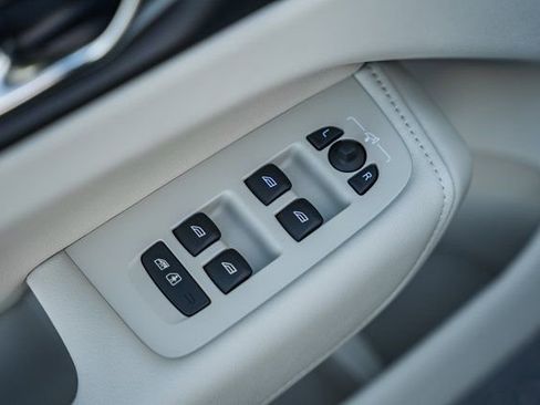 New 2026 Volvo XC60 T8 Ultra w/ Protection Package Premier image 38