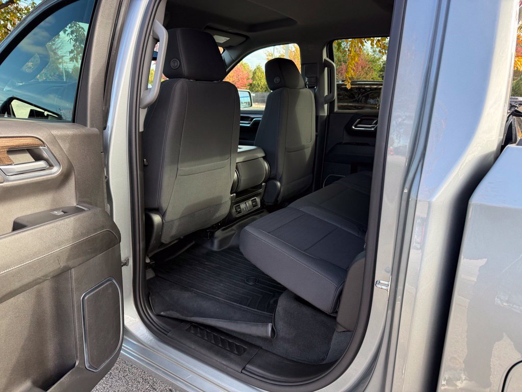 Used 2023 Chevrolet Silverado 1500 LT AWD/4WD image 11