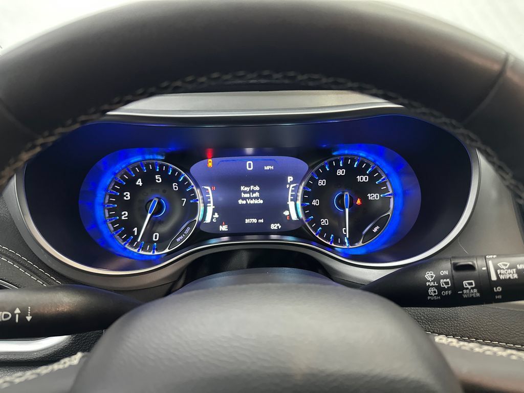 Used 2025 Chrysler Pacifica Limited FWD image 31