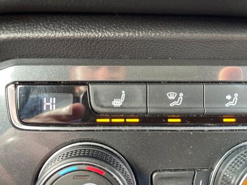 Used 2019 Volkswagen Tiguan SE w/ Panoramic Sunroof Package image 21