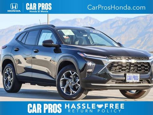 Used 2025 Chevrolet Trax LT w/ LT Convenience Package image 1