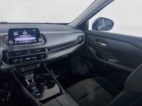 Used 2025 Nissan Rogue SV FWD image 18