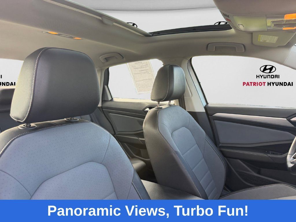 Used 2025 Volkswagen Jetta SE FWD image 13