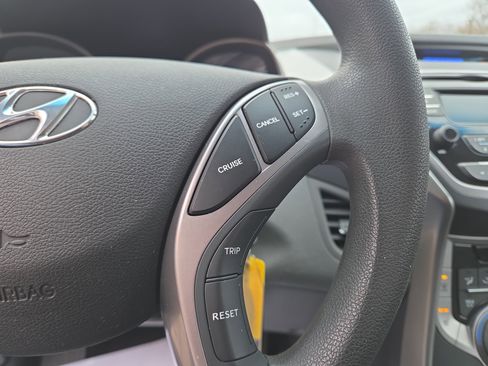 Used 2013 Hyundai Elantra GLS w/ Preferred Pkg image 19