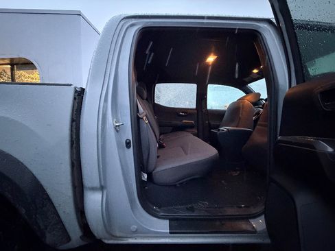 Used 2019 Toyota Tacoma TRD Off-Road image 11