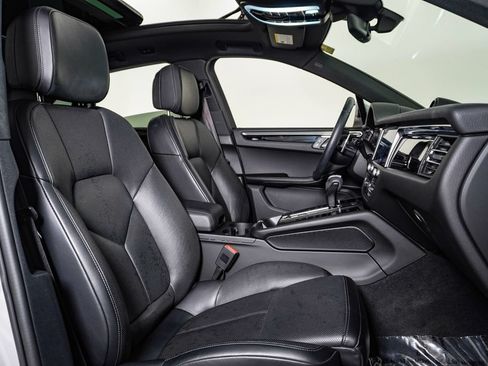 Certified 2024 Porsche Macan AWD/4WD image 15