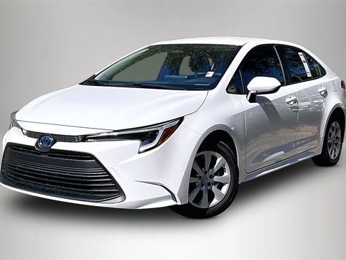 Used 2025 Toyota Corolla LE image 1