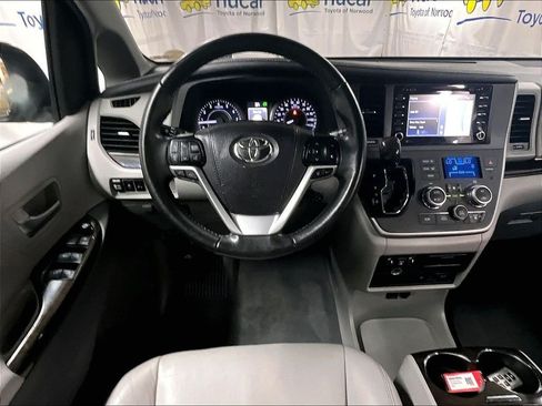 Certified 2020 Toyota Sienna XLE Premium AWD/4WD image 17