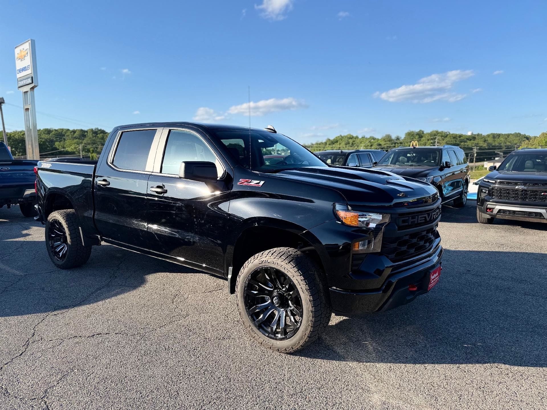 Used 2026 Chevrolet Silverado 1500 Custom Trail Boss AWD/4WD image 1