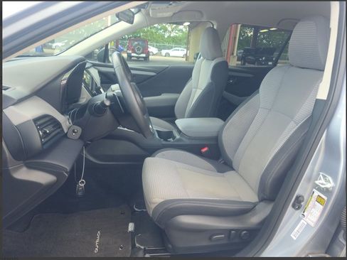 Used 2023 Subaru Outback Premium AWD/4WD image 2