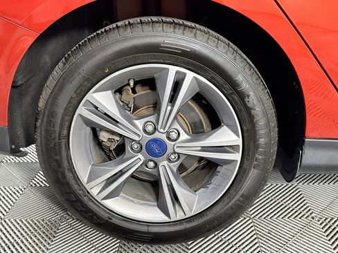 Used 2018 Ford Focus SE w/ SE Appearance Package image 31