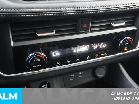 Used 2025 Nissan Rogue SV FWD image 38