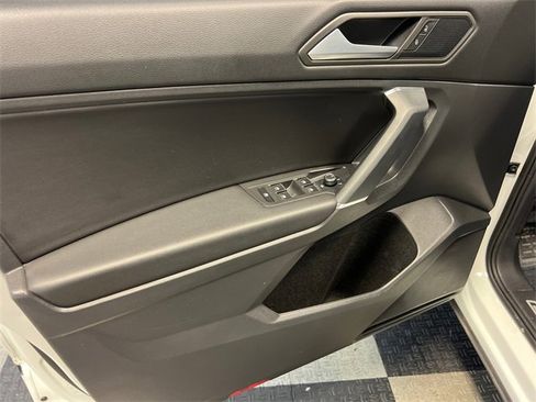 Certified 2020 Volkswagen Tiguan SE image 7