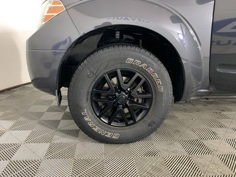 Used 2015 Nissan Frontier SV image 11