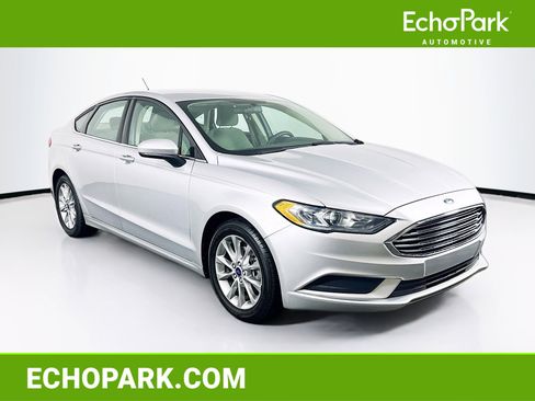 Used 2017 Ford Fusion SE FWD image 1