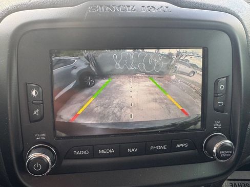 Used 2016 Jeep Renegade Trailhawk w/ Premium Trailhawk Package image 13