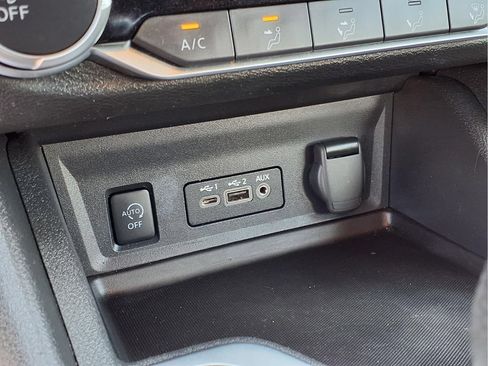 Used 2024 Nissan Sentra SV FWD image 11
