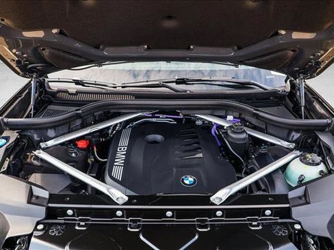 New 2027 BMW X7 xDrive40i w/ M Sport Package AWD/4WD image 25
