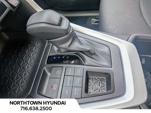 Used 2025 Toyota RAV4 XLE AWD/4WD image 14