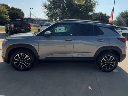 Used 2025 Chevrolet TrailBlazer LT FWD image 5