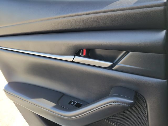 Used 2020 MAZDA MAZDA3 Hatchback FWD image 21