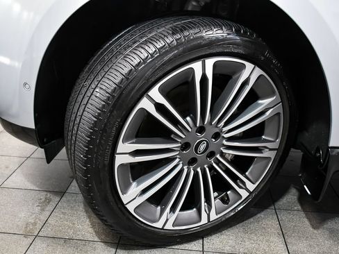 Used 2024 Land Rover Range Rover Long Wheelbase SE AWD/4WD image 7