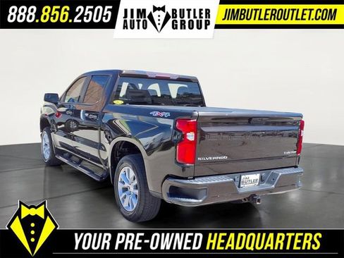 Used 2020 Chevrolet Silverado 1500 Custom w/ Custom Value Package AWD/4WD image 2