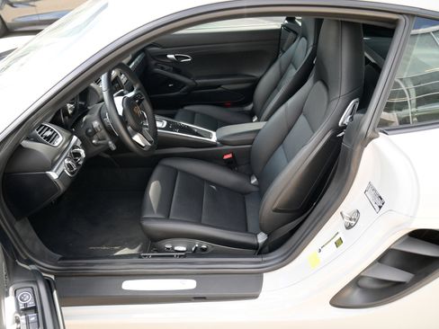 Used 2019 Porsche 718 Cayman S image 17