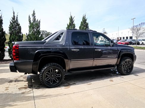 Used 2011 Chevrolet Avalanche LT w/ Regional Value Package image 11