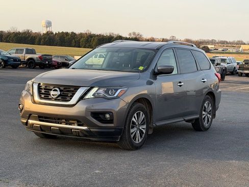 Used 2020 Nissan Pathfinder SV image 9