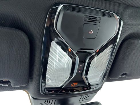 Used 2022 BMW 750i xDrive w/ Luxury Rear Seating Package image 33