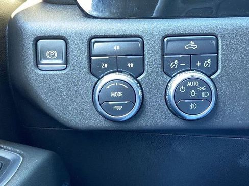 Used 2025 GMC Sierra 3500 SLE image 14