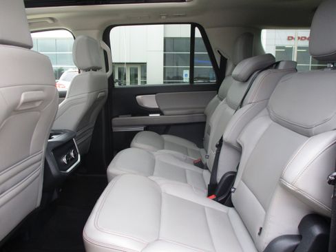 Used 2025 Ford Expedition Max Active AWD/4WD image 42
