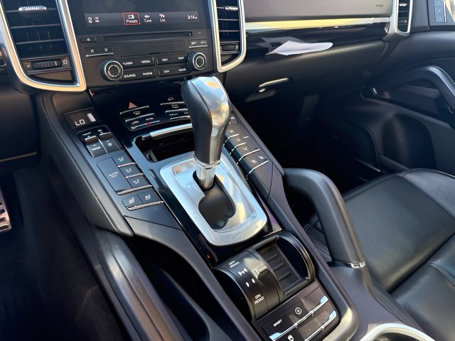 Used 2017 Porsche Cayenne S AWD/4WD image 16