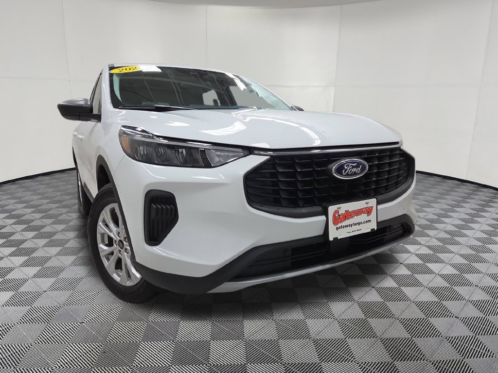 Used 2025 Ford Escape Active AWD/4WD image 2
