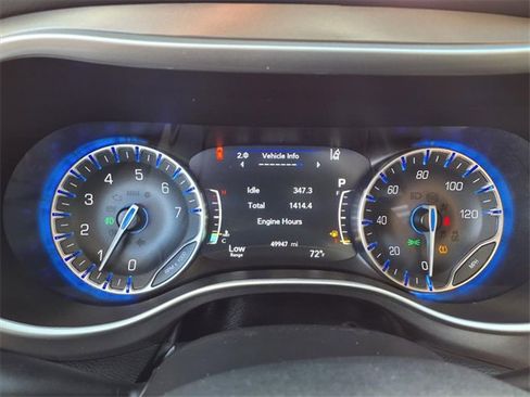 Used 2023 Chrysler Pacifica Touring-L image 13