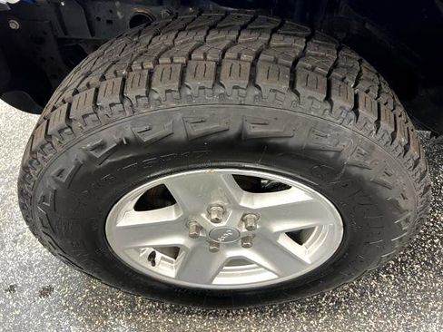 Used 2021 Jeep Gladiator Sport image 32