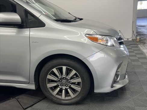 Certified 2020 Toyota Sienna XLE image 6