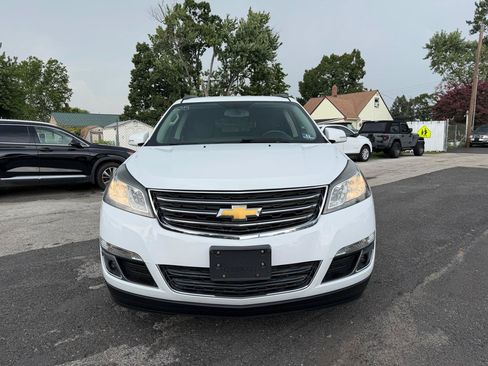 Used 2016 Chevrolet Traverse LT w/ Style and Technology Package FWD image 2