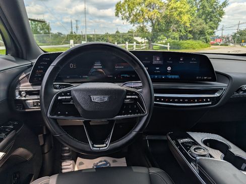Used 2024 Cadillac Lyriq Tech AWD/4WD image 31