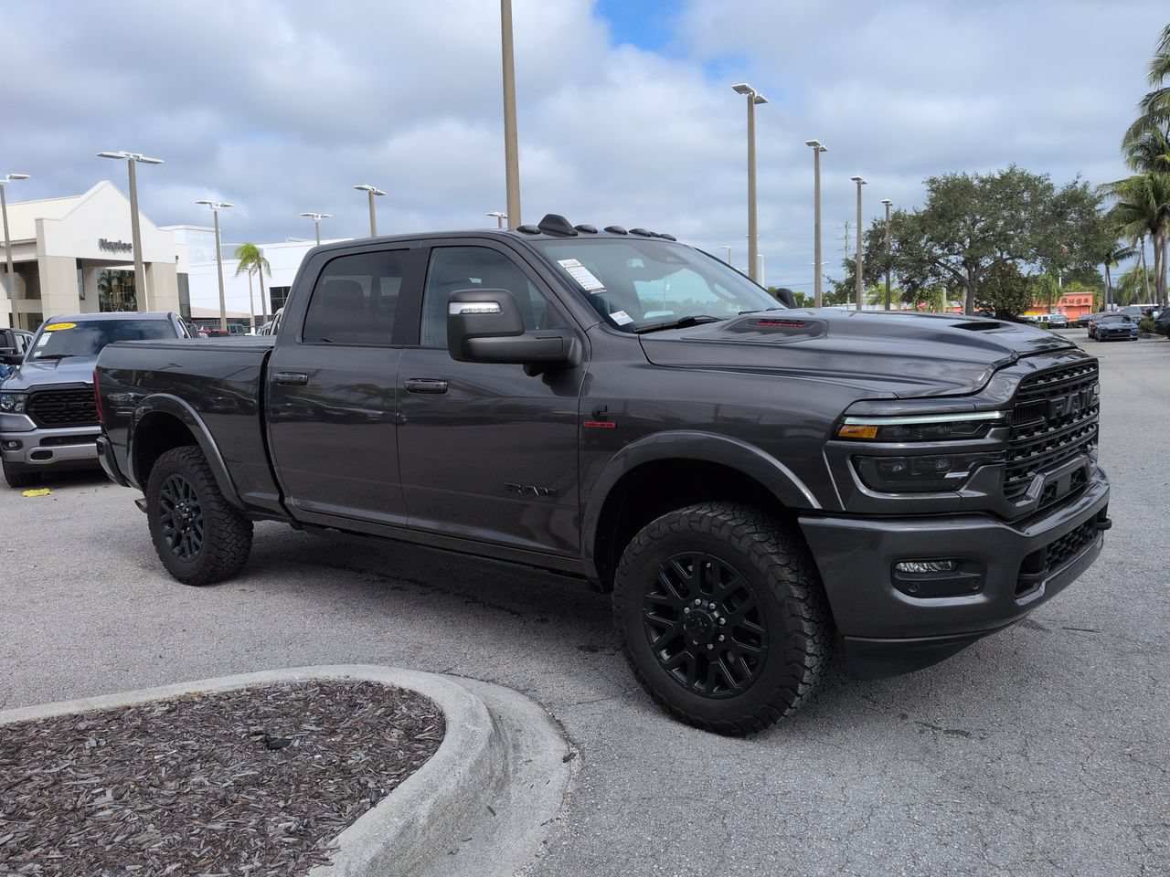 Used 2025 RAM 2500 Limited AWD/4WD image 2